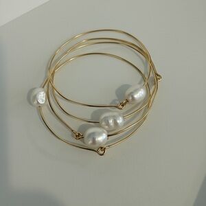 Very Allegra set of 4 gold bangles with freshwater pearls